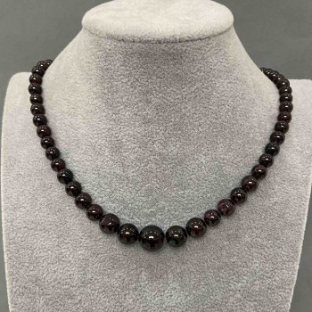 Garnet Necklace with Graduated Smooth Beads, 5–11 mm diameter, 46 cm length, with clasp