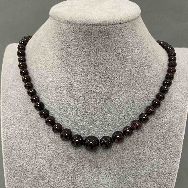 Garnet Necklace with Graduated Smooth Beads, 5–11 mm diameter, 46 cm length, with clasp