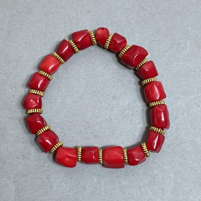 Coral cabochon bracelet 8-9×7-11 mm +/- with metal inlays, length 18 mm +/- stretch