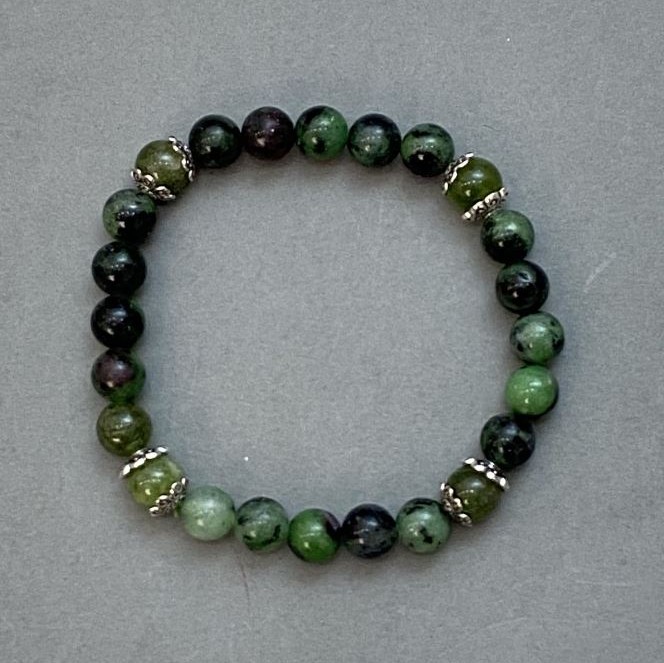 Bracelet Zoisite and Jadeite Beads 8mm +/- with metal inserts, length 18cm (stretch)
