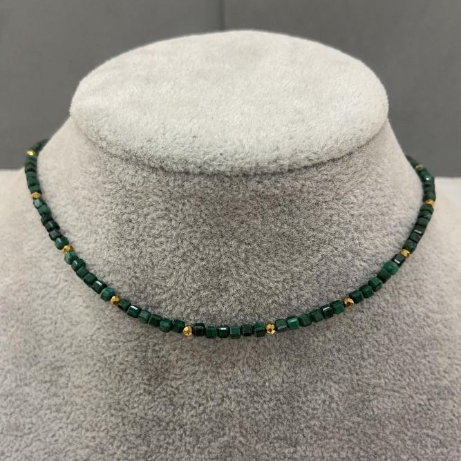 Choker with faceted malachite cubes 2x2 mm and a faceted hematite bead 2 mm; length 38 cm with a 5 cm extender chain