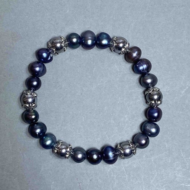 Bracelet with river pearls, black peacock, 7-8, 5×7-8 mm; hematite bead 8 mm; length 18 mm; stretch
