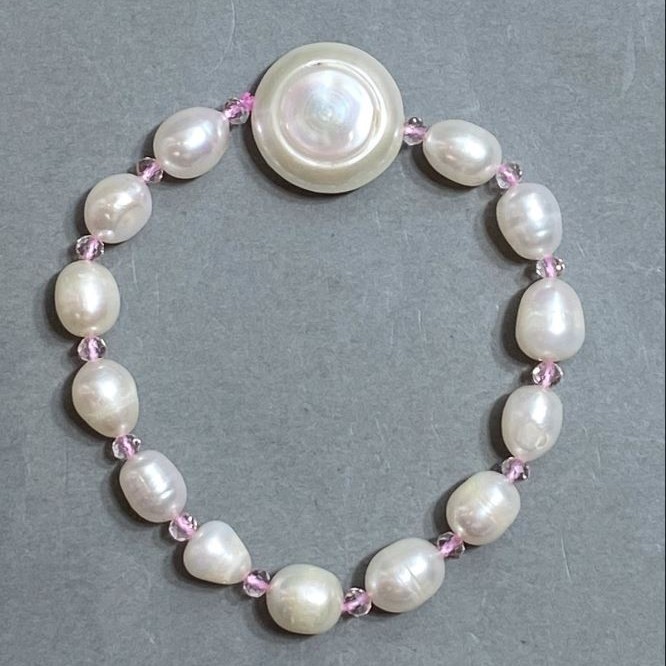 Bracelet of freshwater pearls 9-10×7-8, 5mm±, baroque pearl 18mm±, seed beads 3mm±, length 18mm±, stretch