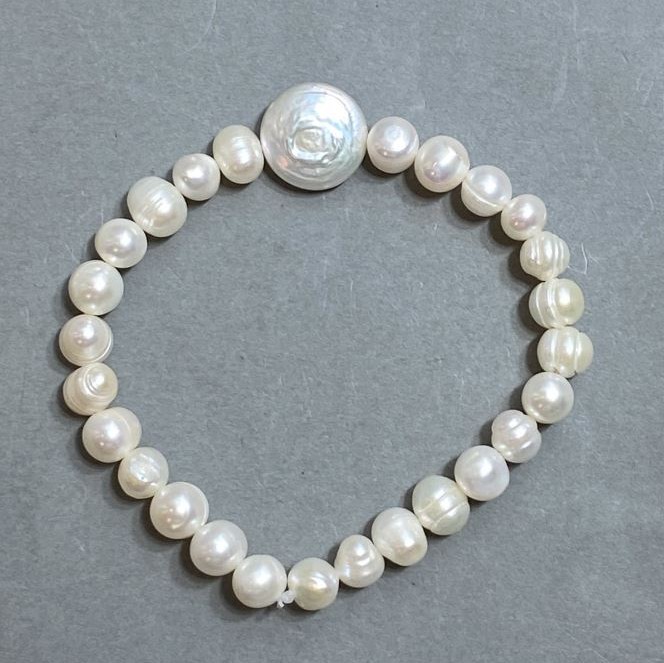 Bracelet of Freshwater Pearls 7-8x6-7, 5mm+-, Baroque Pearl 15mm+-, Length 18mm+-, Stretch