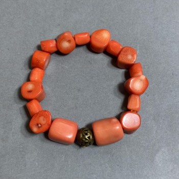 Coral Bracelet, Faceted 7-15×9-13 mm +- with metal insert, length 18 mm +- stretch