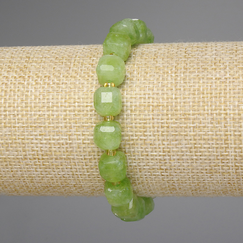 Bracelet Chrysolite Olivine - Faceted Cube, 8.5x8.5 mm, 3 mm beads, length 18 mm, stretch