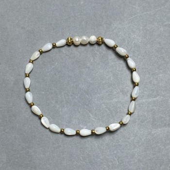 Bracelet with mother-of-pearl drop 7x4mm, hematite bead 2mm, pearls 5x4mm, length 18cm, stretch