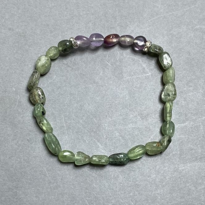 Bracelet with Prehnite and Amethyst, 8-9x6-6, 5mm ± Amethyst tumbled 8x6mm ±, length 18 cm ± stretch