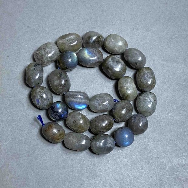 Labradorite cabochon beads, diameter 13-17×11-13 mm, 5 mm +/- on thread, length 39 cm+