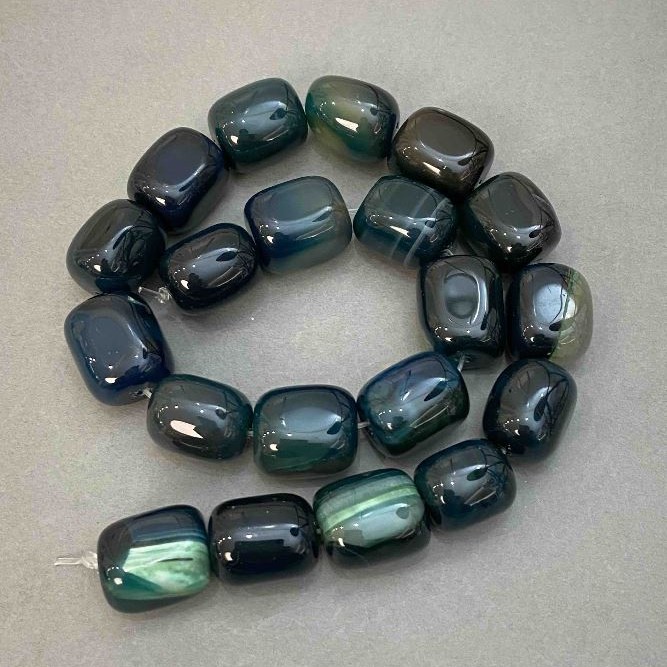 Bar-shaped Agate Beads, diameter 17-19 x 15-17 mm ± on thread, length 38 cm+