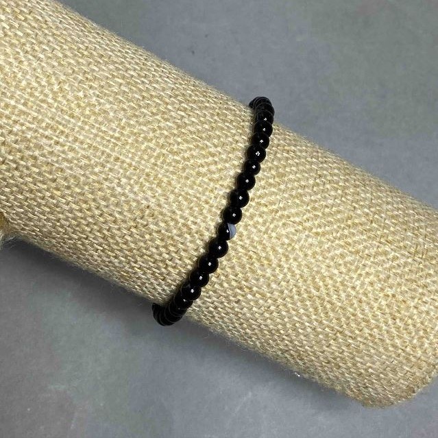 Agate bracelet with smooth beads, diameter 4–5 mm, length 18 cm, stretch