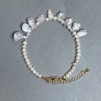 Bracelet with River Baroque Pearls, 5×4 mm ±; Baroque pearls, diameter 12–15×7–9 mm ±; length 19 cm ±; extension chain