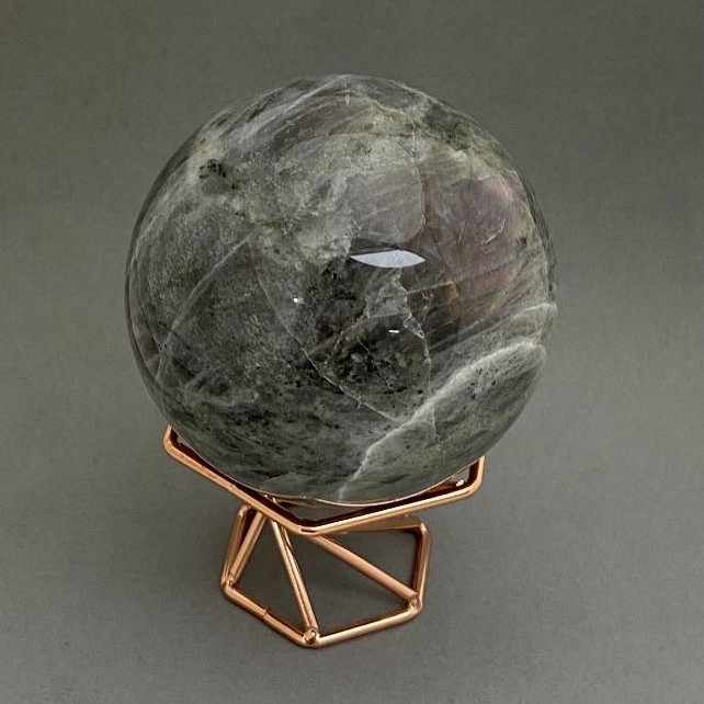 Labradorite natural stone souvenir sphere, diameter 70 mm ± weight 481 g