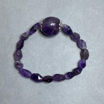 Amethyst bracelet, faceted 19×16 mm, with bicones 9-11×7-8 mm, 18 cm stretch
