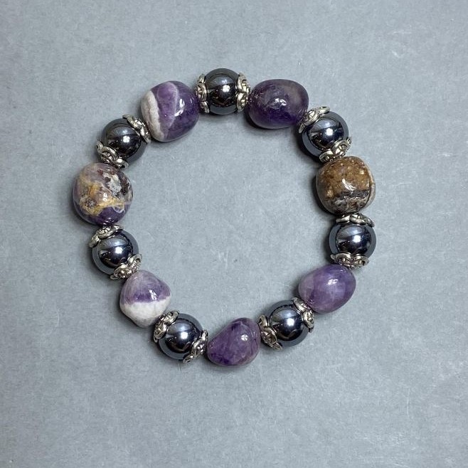 Bracelet Chevron Amethyst Faceted Bead 14-16×13 mm ±, Hematite Ball 12 mm ±, Length 18 cm Stretch