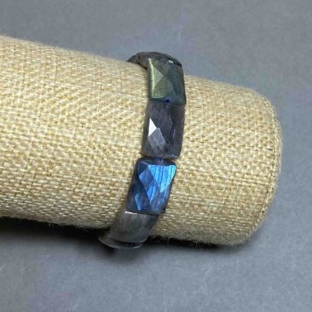 Labradorite bracelet with iridescence — faceted link 16×12 mm, length 18 cm, stretch