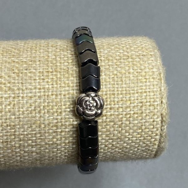 Hematite Wave Bracelet, diameter 7.5×5, 55 mm ±, metal insert 11 mm ±, length 18 cm, elastic