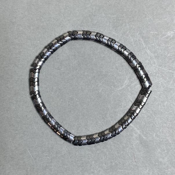 Hematite Bracelet Wave, bead diameter about 5 mm, 5x2, 5-3, 5 mm ±, length 18 cm stretch