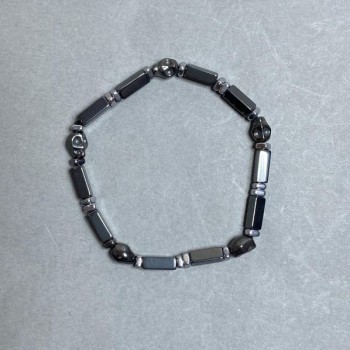 Hematite Cube Bracelet, cube diameter 9x3 mm, skull 8x6 mm, rondelle 4x2 mm, length 18 cm (stretch)