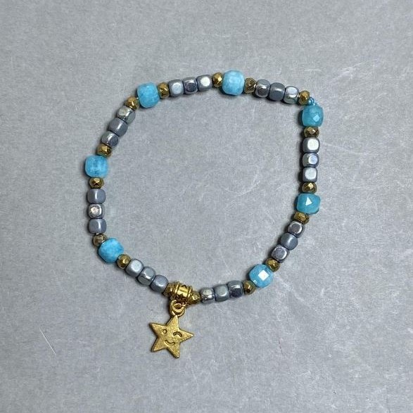 Hematite Cube Bracelet, 3.5 mm diameter; Aquamarine Cube Beads, 6 mm, 18 cm stretch