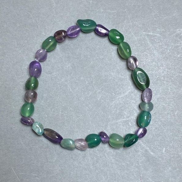 Bracelet with agate and amethyst chips, 8-9×6-7 mm + amethyst chips 6-11×6 mm, 18 cm length stretch