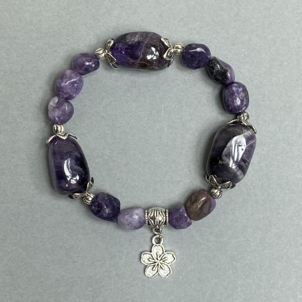 Bracelet Amethyst Chevron faceted beads 19x13mm ±, Charoite faceted 9-10mm ±, with metal inserts, length 18 cm stretch