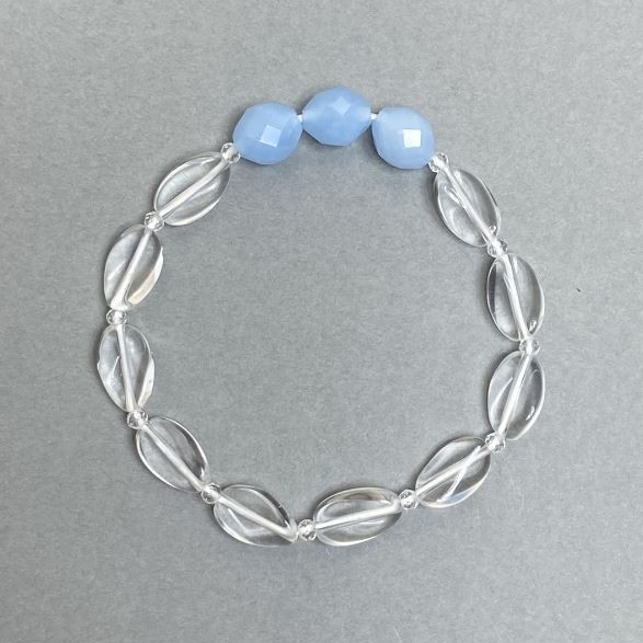 Bracelet with twisted oval rock crystal, 12x8x4 mm + faceted aquamarine bead 10x8.5 mm, 18 cm stretch