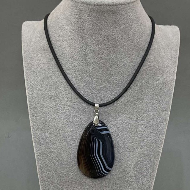 Agate Pendant 57×40 mm ± (assorted sizes) on a rubber cord, length 60 cm + 5 cm extender chain