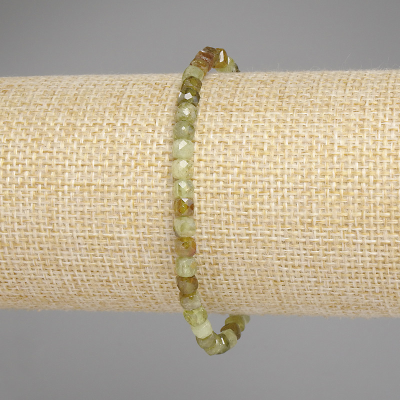 Faceted Grossular Bracelet with Cube-Shaped Beads, 4x4 mm, Length 18 cm, Stretch