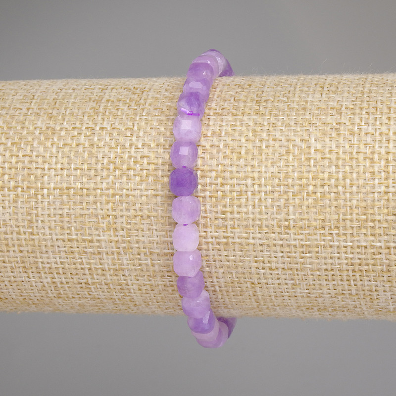 Lavender Amethyst Bracelet with Faceted Cube Beads, 5x5 mm Diameter, 18 cm Length, Stretch