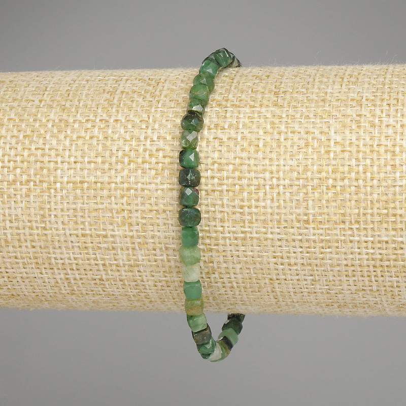 Emerald bracelet with faceted cube beads, 4x4 mm diameter, 18 cm length, stretch