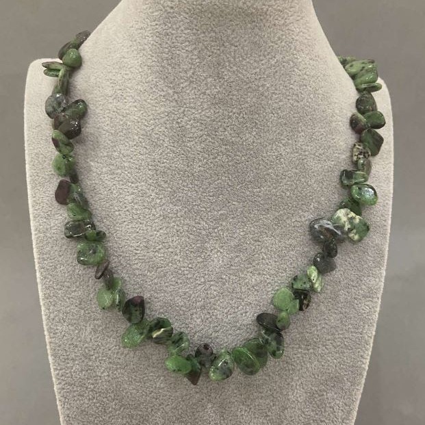 Natural zoisite necklace, butterfly-faceted beads 8-15×6-9 mm, length 45 cm ± with clasp