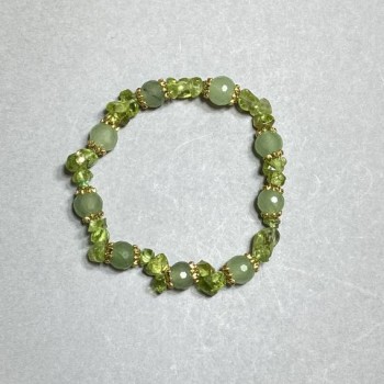 Chrysoprase bracelet with 8mm faceted beads and 5–6×4mm chips, 18 cm stretch