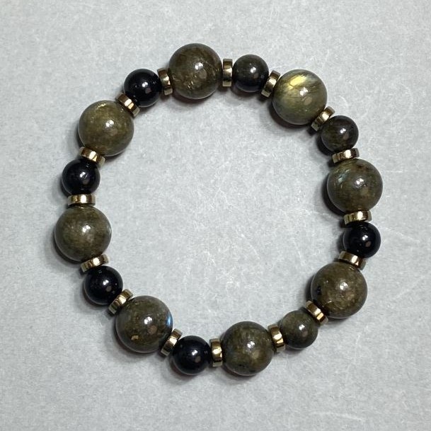Bracelet with Labradorite beads 8–12 mm and Hematite rondelles 6×2 mm, 18 cm stretch