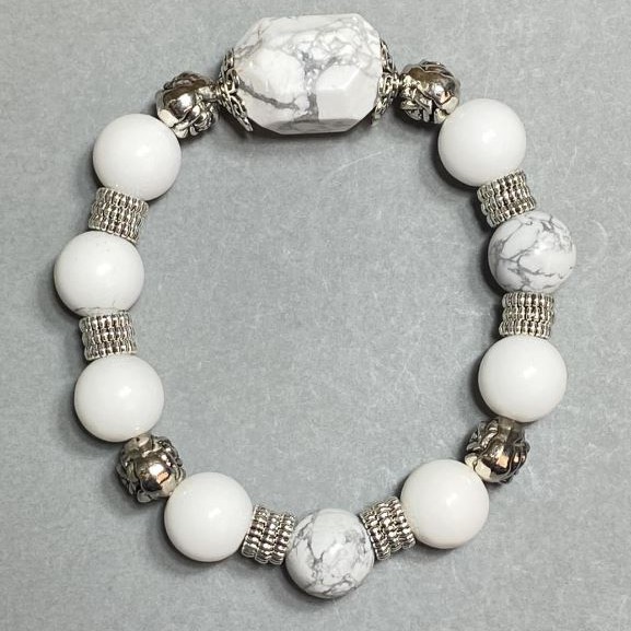 Bracelet with Howlite beads 12mm, Agate beads 12mm, and faceted elements 20x15mm, with metal inserts, 18 cm stretch