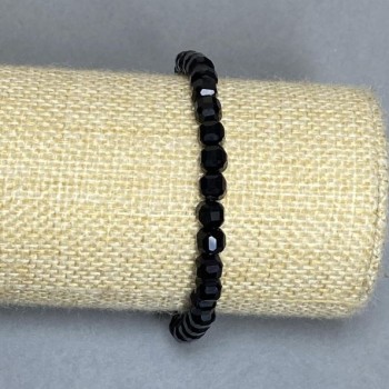 Stretch bracelet with faceted agate cubes 5x5 mm, 18 cm long