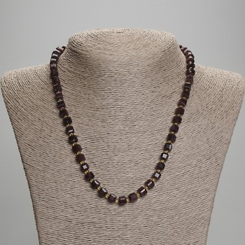 Garnet Necklace with Faceted Cubes, diameter 6.5x6.5 mm, 3 mm seed beads, length 45 mm with clasp