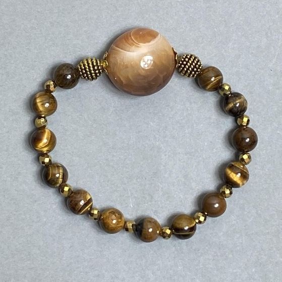 Bracelet with Tiger's Eye beads (8 mm), Hematite Faceted beads (4 mm), and Carnelian Faceted Bead (22 mm) – Elastic length 18 cm