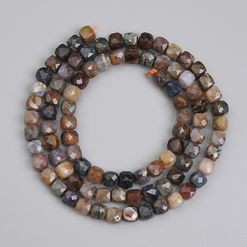 Petersite Beads, Faceted Cube 4x4 mm, 39 cm length on thread
