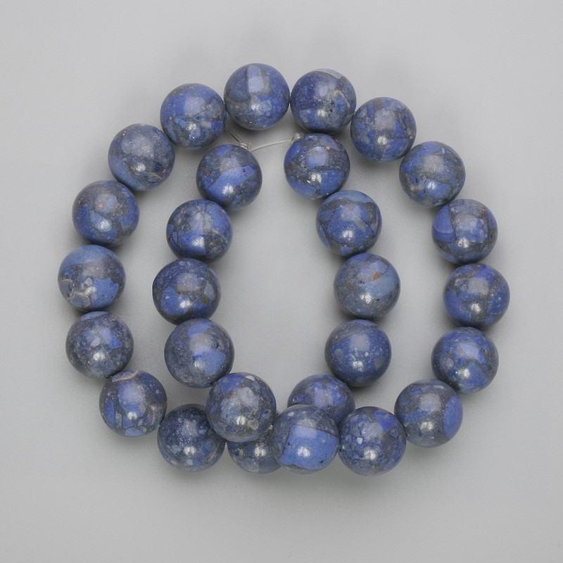 Smooth round sponge coral beads, 14 mm diameter ±, 42 cm length ± on beading thread