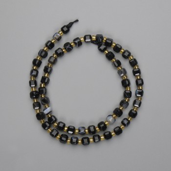 Agate faceted cube beads 5x5mm ±, seed beads 3mm ±, length 38 cm ±