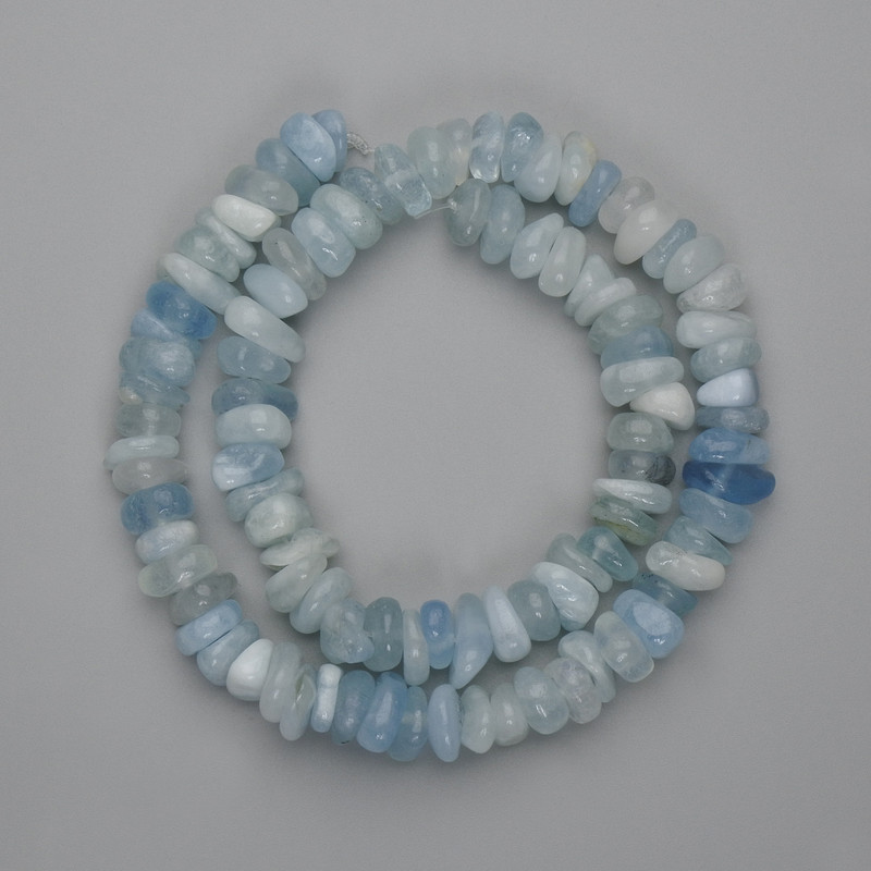 Aquamarine chip beads 9-15×3-5 mm ±, 40 cm length on beading wire