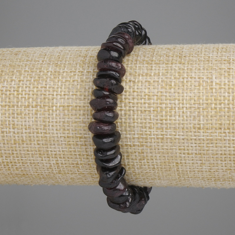 Bracelet with Garnet Chips, bead diameter 9-12×2-4 mm, 5 mm ±, length 18 cm ± stretch