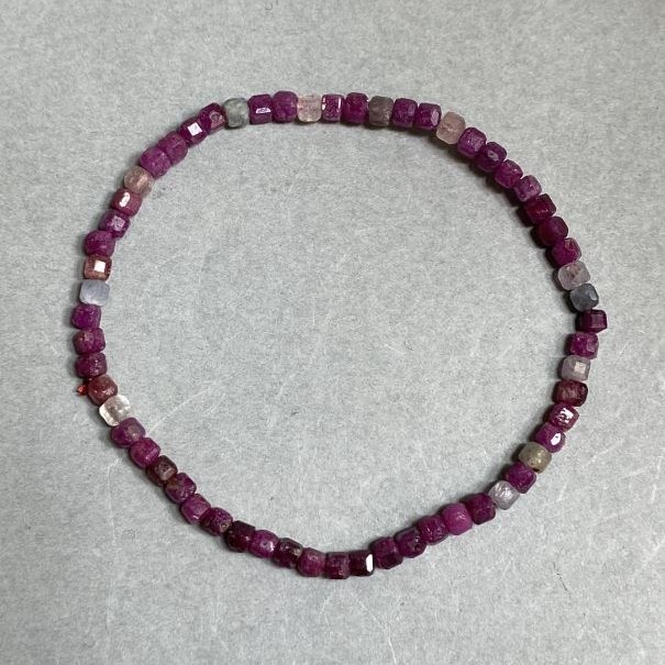 Faceted Ruby Cube Bracelet 3x3mm, 18 cm Stretch