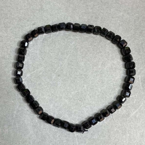 Black tourmaline bracelet, faceted cube 4x4 mm, 18 cm length, stretch