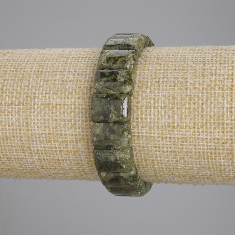 Bracelet with natural grossular garnet – link diameter 14×9.5 mm, 5 mm ±, length 18 cm ±, stretch bracelet