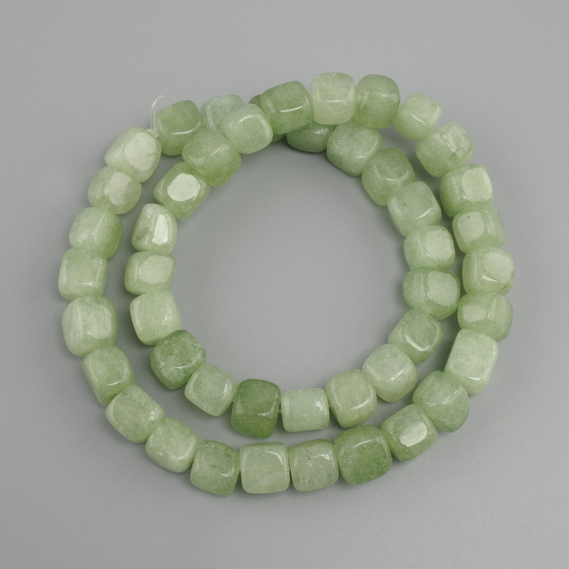 Nephrite cube beads, diameter 8-9 mm, length 38 cm