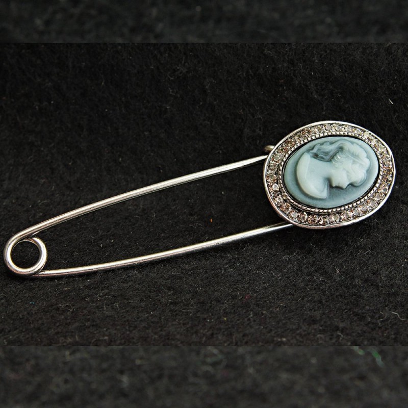 (20/75 mm) Vintage brooch-pin in light metal 'cameo' with small crystals on the bezel
