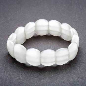 Cat's Eye Bracelet on Elastic, Pearl-toned 'chain' 18x13 mm