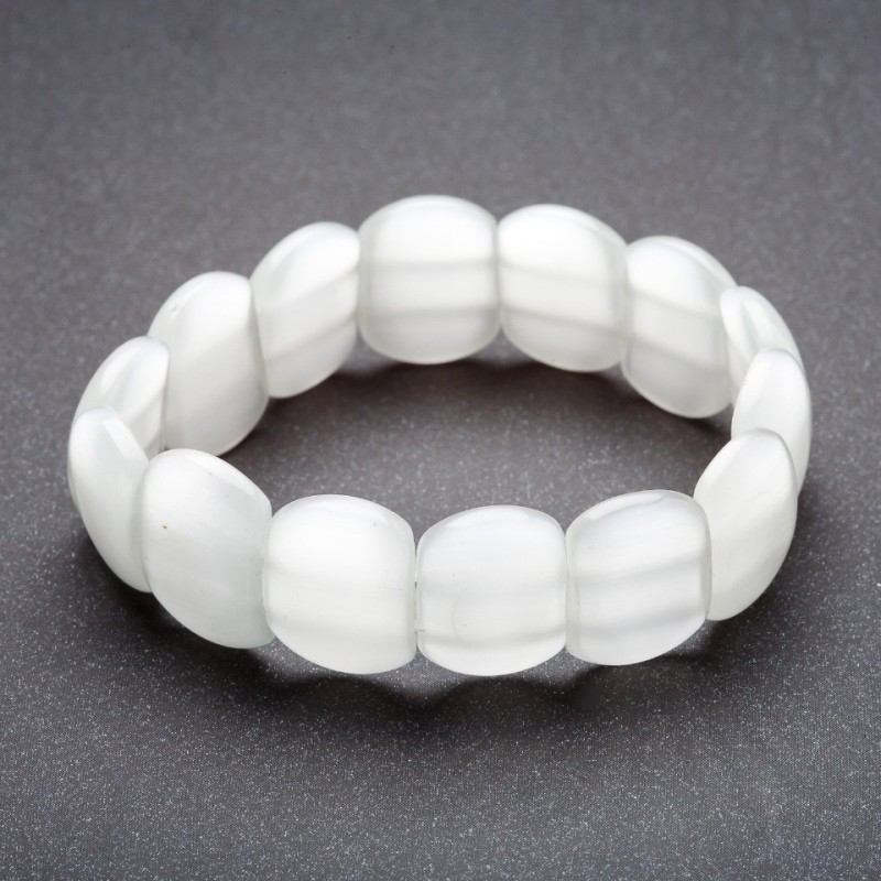 Cat's Eye Bracelet on Elastic, Pearl-toned 'chain' 18x13 mm
